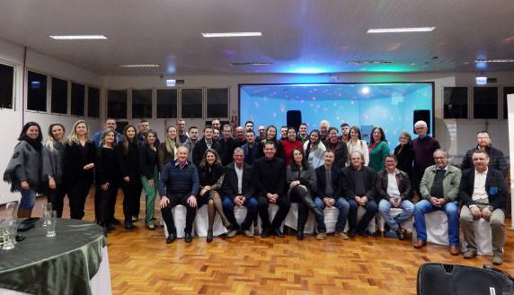 Comemoração ocorreu no sábado, na AABB de Três de Maio, e reuniu associados e seus familiares