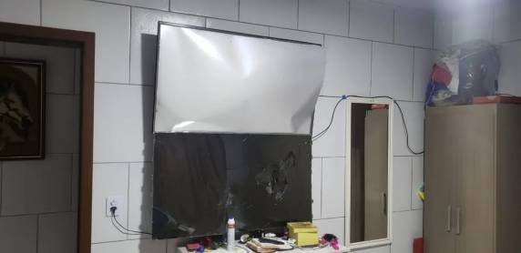 Segundo a Polícia Civil, vítima foi encaminhada a uma unidade de saúde em Itajaí, no Litoral Norte, após as agressões. Ela foi atingida na cabeça.