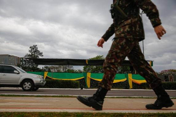 Atos políticos e desfiles cívico-militares devem marcar a quarta-feira em todo o país