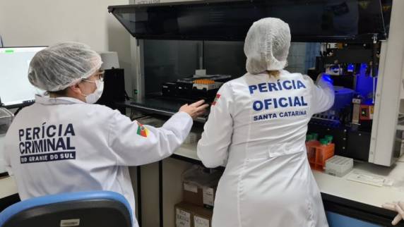 Equipe catarinense veio ao RS para conhecer equipamento que automatiza a extração de DNA
