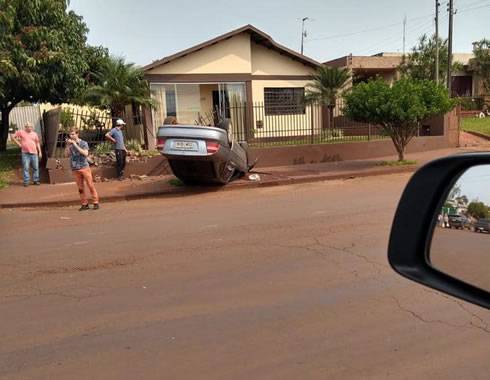 Veículo capota após colisão no bairro Mucha em Giruá - foto 3