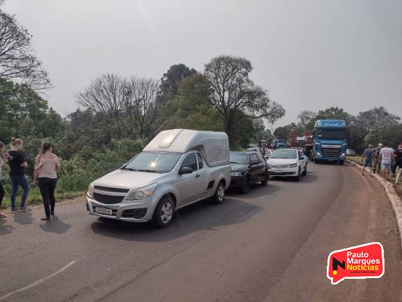Engavetamento envolve quatro veículos no trevo da BR-472 em Três de Maio - foto 4