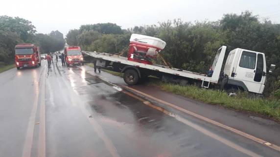 Acidente envolve caminhão e automóvel na RS-168 entre São Luiz Gonzaga e Bossoroca - foto 2