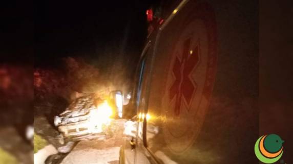 Veículo capota e pega fogo na BR-285 em Passo Fundo - foto 3