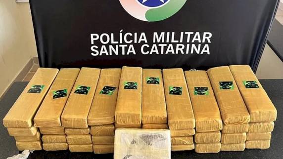 Durante abordagem, policias identificaram que ele tinha passagens policiais. Mais de 34 kg de drogas foram apreendidos em Lages.