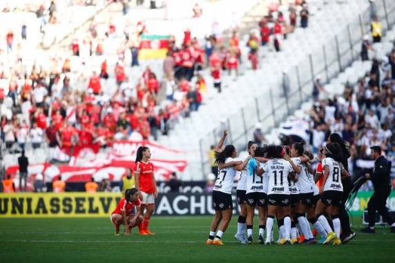 Com o 4 a 1 sobre as Gurias Coloradas, as "Brabas" conquistaram o tetracampeonato, em partida que teve recorde de público