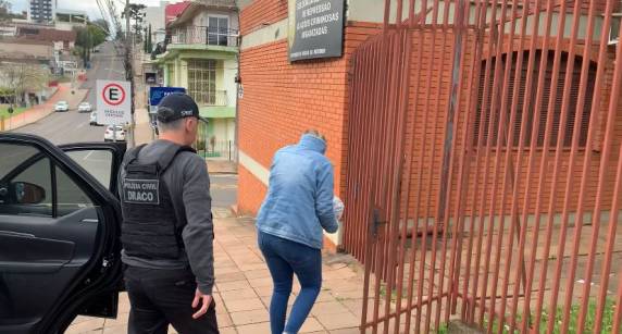DRACO localiza depósito de Droga no Bairro Santa Marta e prende mulher responsável pelo tráfico - foto 2