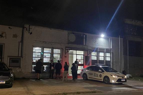 Homem foi encaminhado para atendimento, enquanto outro criminoso fugiu