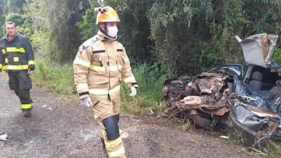 Homem de 50 anos morre em acidente entre veículo e caminhão na BR-158 em Pejuçara - foto 2