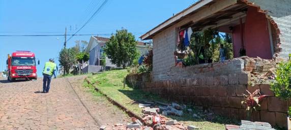 Vítima teria sofrido mal súbito, segundo o Corpo de Bombeiros, que socorreu a mulher