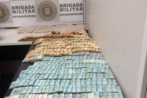 Homem, que estava com R$ 390 mil em dinheiro vivo, transportava quantidade de droga semelhante a ecstasy avaliada em cerca de R$ 600 mil