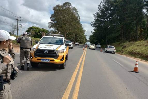 Colisão aconteceu por volta das 10h, no sentido Capital-Litoral