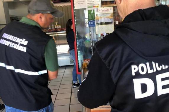 Força-tarefa apreende quase uma tonelada de alimentos impróprios para consumo no noroeste do RS - foto 2