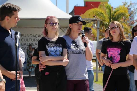 Familiares e fãs participam da abertura do memorial de SC em homenagem a Jesse e Shurastay, mortos no EUA - foto 2