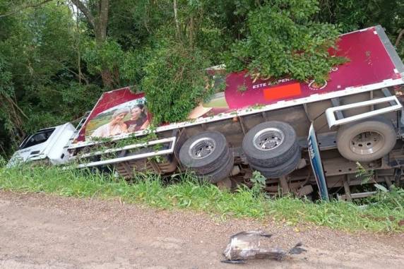 Acidente ocorreu por volta das 8h e deixou a RS-453 parcialmente interrompida por cerca de duas horas