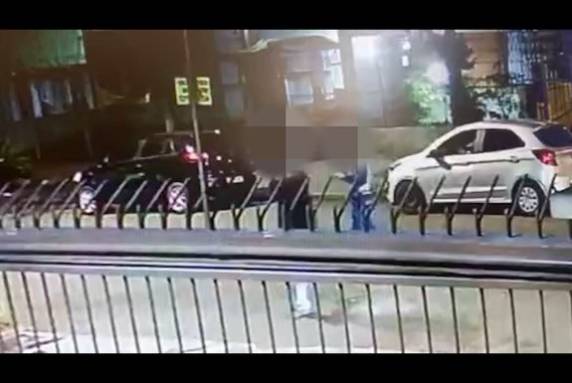 Homem de 32 anos recebeu dupla em casa e acabou espancado, ameaçado e xingado com falas homofóbicas; outros dois casos semelhantes estão sendo investigados