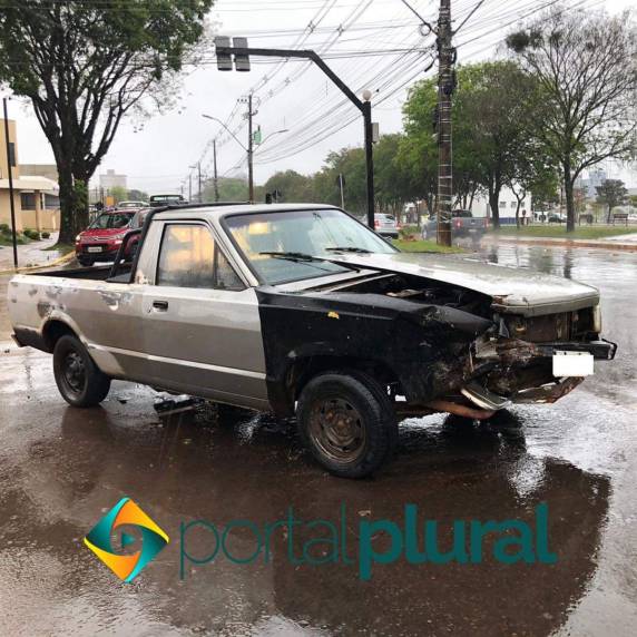 Fusca e Pampa se envolveram em um acidente na Av. Expedicionário Weber, em Santa Rosa - foto 2