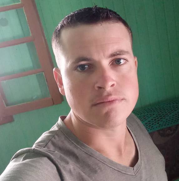 Vítima transitava pela rodovia quando foi surpreendida pelo animal
