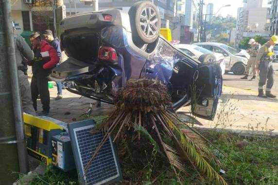 A colisão foi na esquina da Borges de Medeiros com a Pinheiro Machado