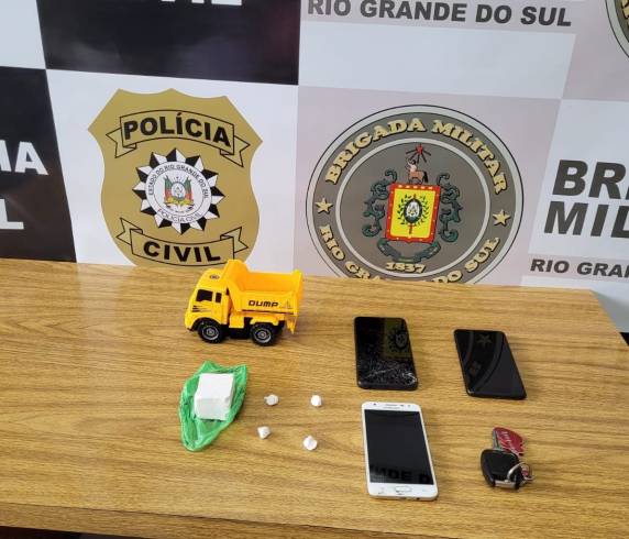 O homem escondia droga em um televisor e em um carrinho de brinquedo