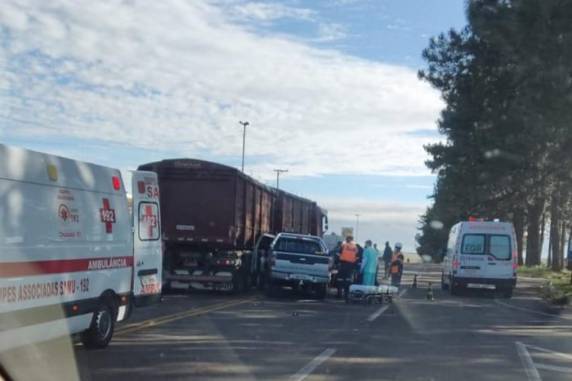Motorista e passageira de S10 foram levados para o Hospital São Vicente de Paulo
