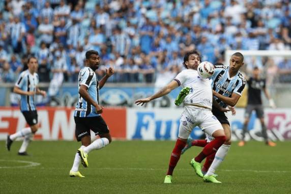Tricolor saiu atrás com gol de Lucas Mugni no primeiro tempo, mas conseguiu o 1 a 1 no final