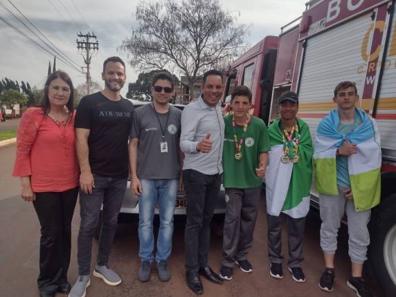 Alunos de Três de Maio conquistam medalhas no JERGES 2022 e são recepcionados com carreata - foto 2