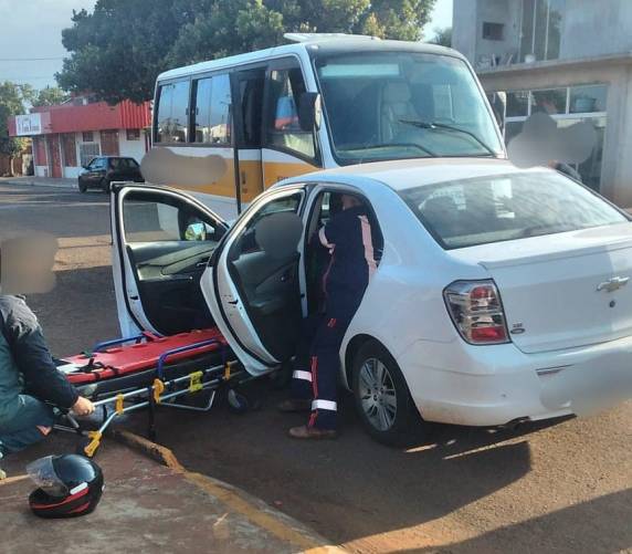 Homem fica ferido em colisão frontal de automóvel contra micro-ônibus em Ijuí - foto 2