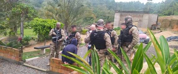 Testemunhas disseram à polícia que ele não aceitava fim do relacionamento e acreditava ter sido traído. Caso ocorreu em São Ludgero e é tratado como feminicídio.
