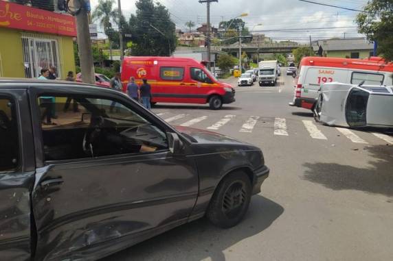 O acidente ocorreu por volta das 11h30min desta quarta-feira