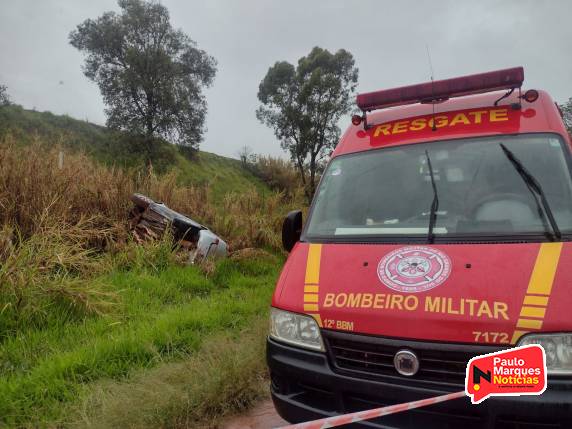 Homem morre após saída de pista seguida de capotamento de veículo na BR-472, em Três de Maio - foto 2