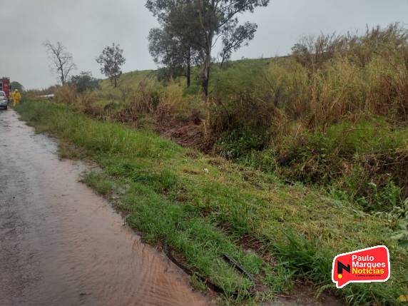 Homem morre após saída de pista seguida de capotamento de veículo na BR-472, em Três de Maio - foto 4