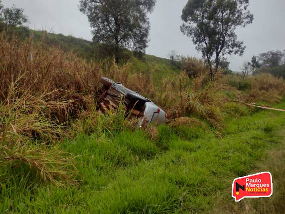 Homem morre após saída de pista seguida de capotamento de veículo na BR-472, em Três de Maio - foto 5