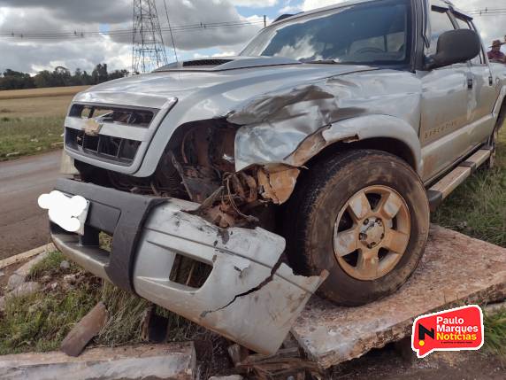 Colisão envolve duas caminhonetes no trevo da BR-472 em Bela Vista, Três de Maio - foto 2