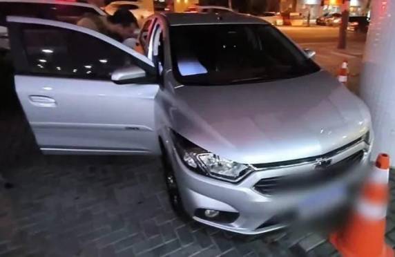 Vítima de 40 anos foi atingida por três tiros em Itajaí; irmã, alvo de tentativa de feminicídio, segue internada, segundo a Polícia Militar. Caso ocorreu em Itajaí e ninguém foi preso.