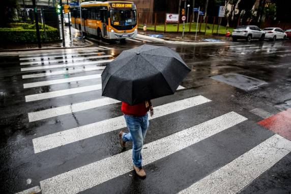 Tempo firme está previsto apenas para a Serra e Litoral Norte