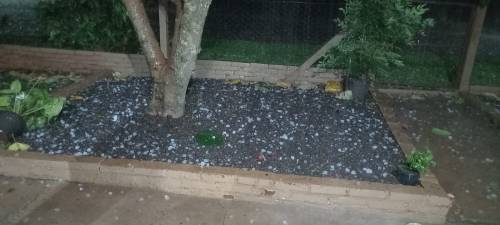 Diversas localidades registraram queda de granizo