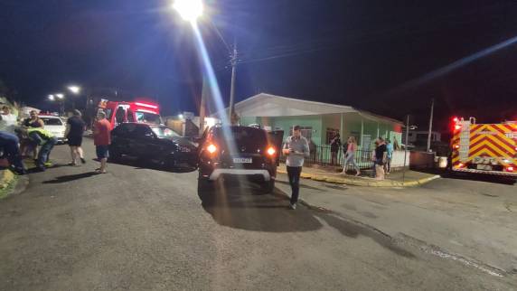 Acidente aconteceu na noite desta quinta-feira, por volta das 19h15