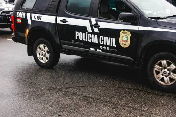 Polícia Civil informou que investiga o caso em Galvão, no Oeste. Segundo a PM, agressões aconteceram com um facão