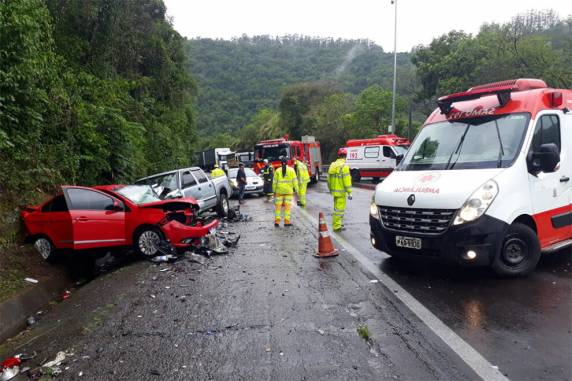 Acidente envolveu três veículos, sendo um Hyundai Veloster de Porto Alegre, um Fiat Siena de Caxias do Sul e uma GM S10, de Fontoura Xavier.