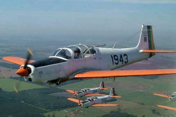 Segundo a Aeronáutica, a aeronave era tripulada por militares que realizavam voo de treinamento