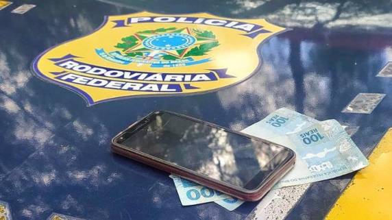 Homem, que não tinha habilitação, ofereceu R$ 200 após ser abordado