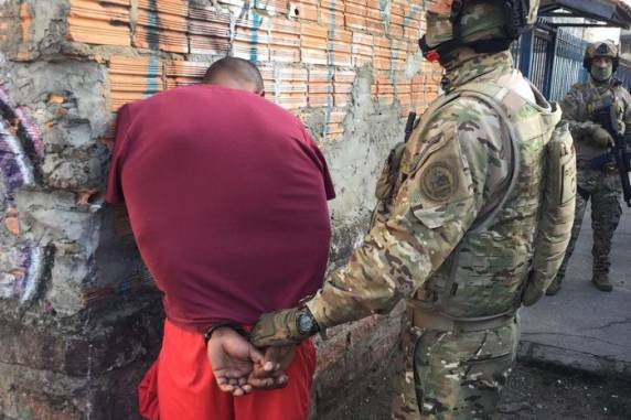 Polícia faz operação contra quadrilha que vendia drogas e armas pelo Instagram - foto 2