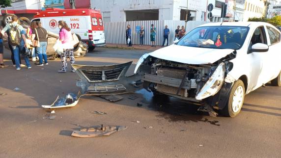 Veículo capota em acidente no Centro e Ijuí - foto 2