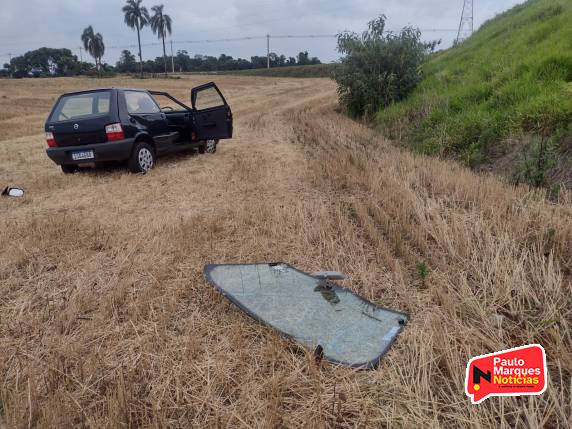 Homem fica ferido após saída de pista seguida de capotamento de veículo em Bela Vista, Três de Maio - foto 2