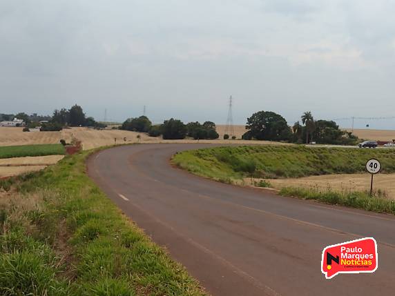 Homem fica ferido após saída de pista seguida de capotamento de veículo em Bela Vista, Três de Maio - foto 3