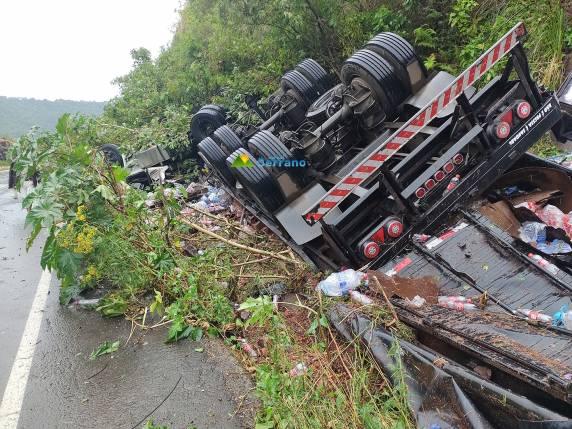 Acidente na RSC-153 deixa dois homens feridos - foto 2