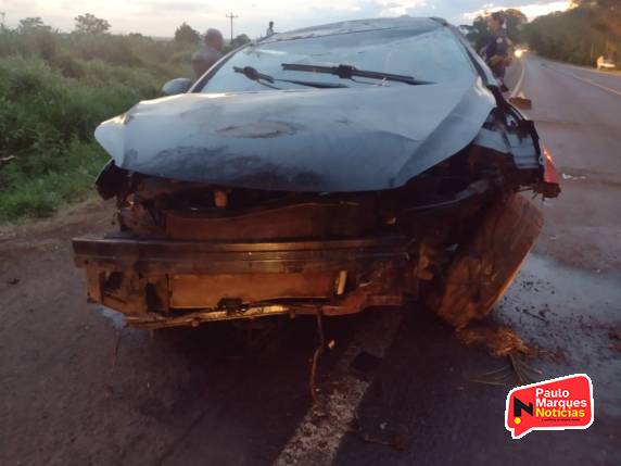 Veículo bate em barranco e tomba sobre a pista na BR-472 em Três de Maio - foto 2
