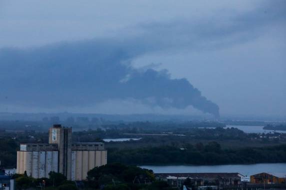 Incêndio atinge empresa de produtos químicos em Nova Santa Rita - foto 2