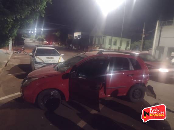 Motorista foge com veículo após bater em carro estacionado no Centro de Três de Maio - foto 3